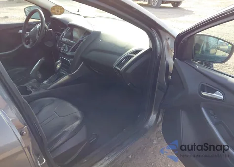 2012 Ford Focus Titanium z USA, uszkodzony, nr VIN 1FAHP3N22CL445066